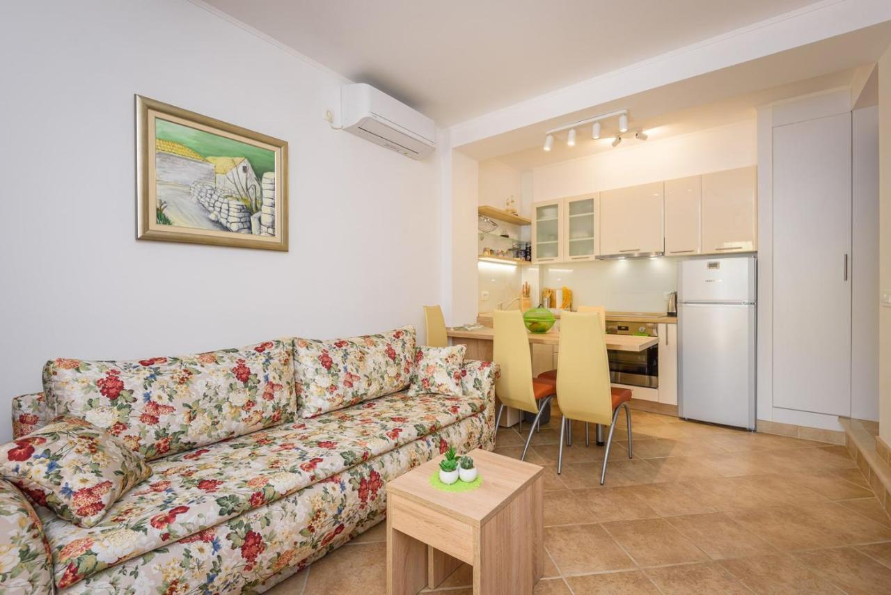 Apartment Jadranka With Sea View In Rogotin Exteriör bild