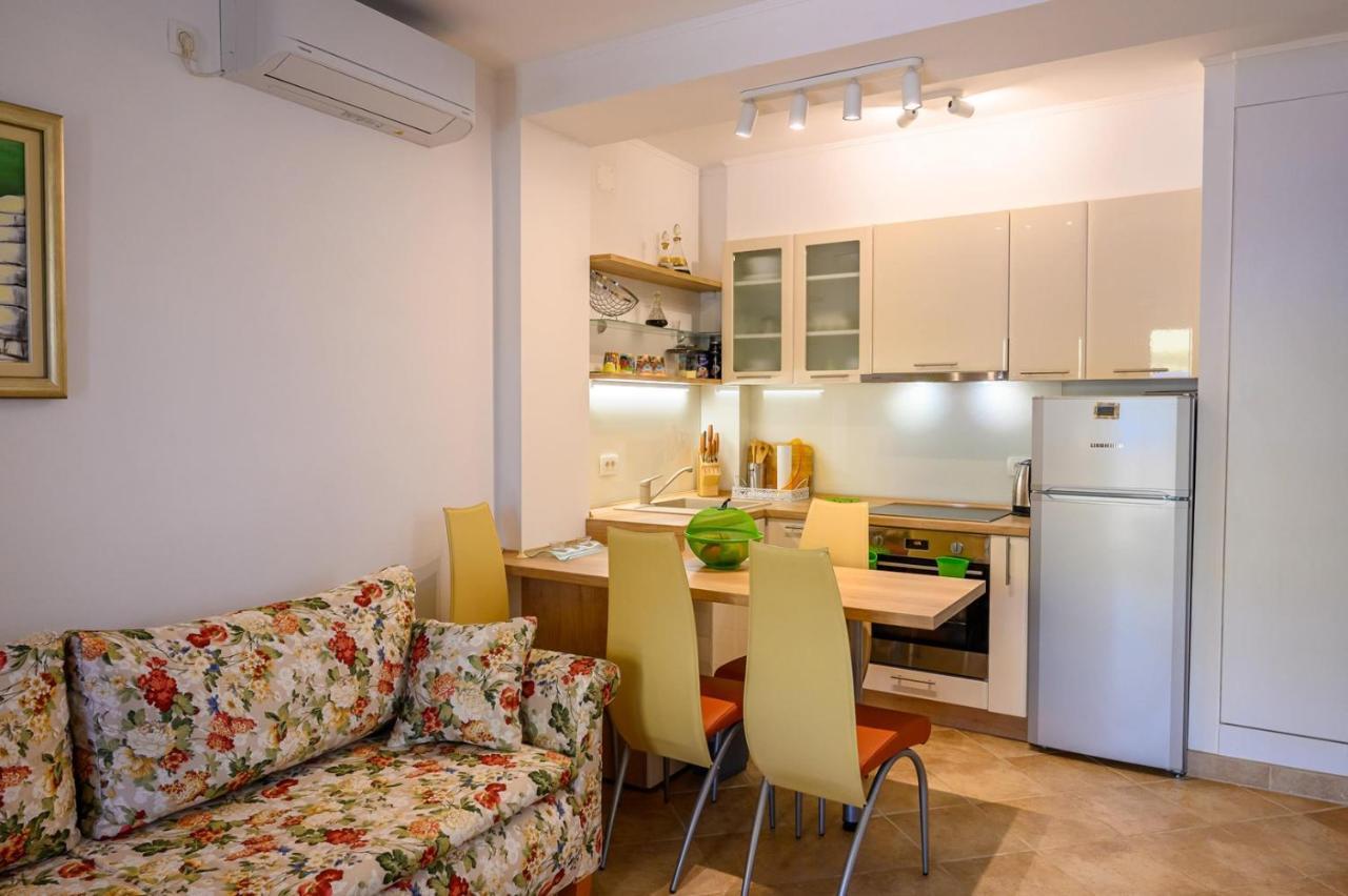 Apartment Jadranka With Sea View In Rogotin Exteriör bild