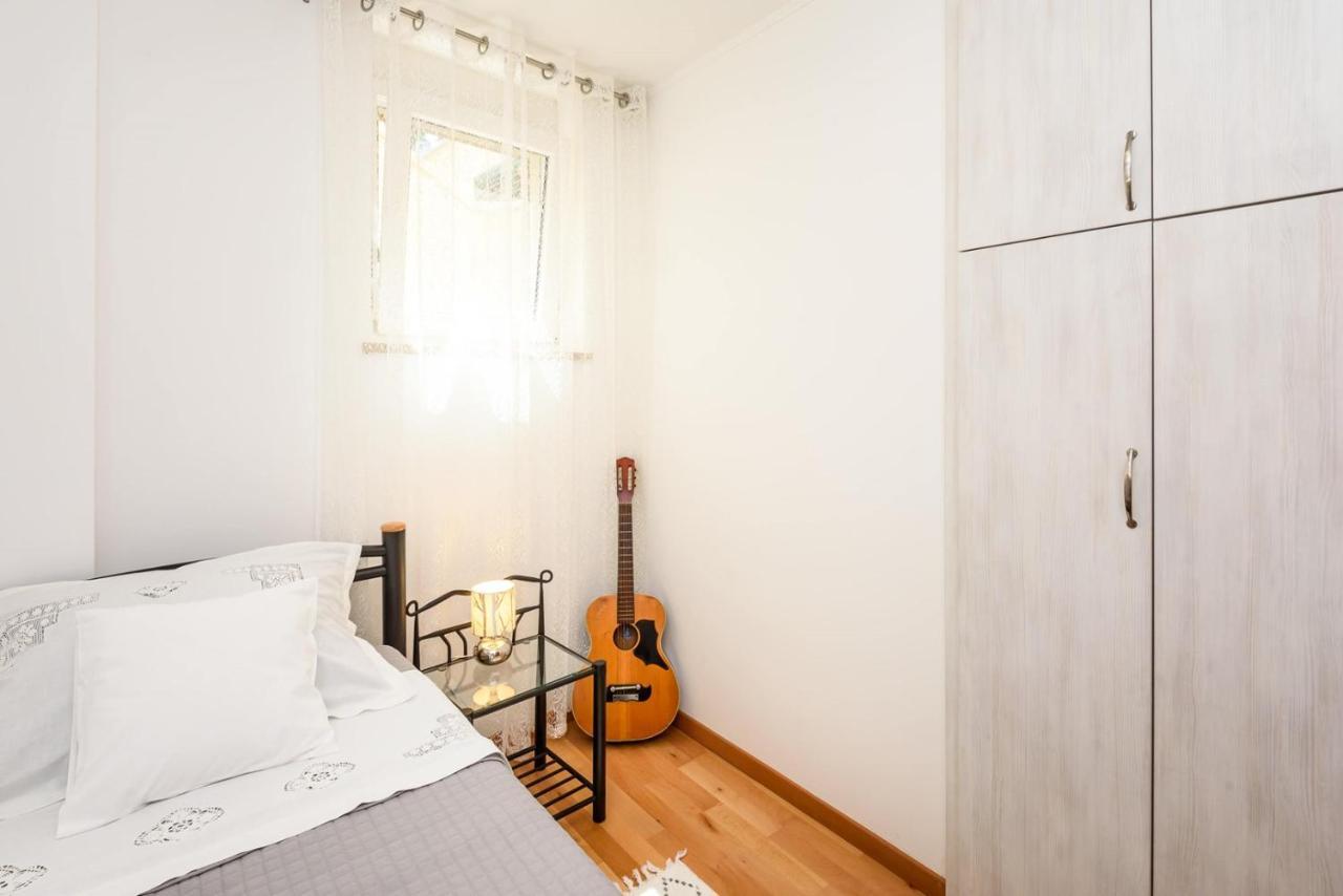 Apartment Jadranka With Sea View In Rogotin Exteriör bild
