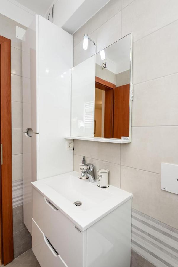 Apartment Jadranka With Sea View In Rogotin Exteriör bild