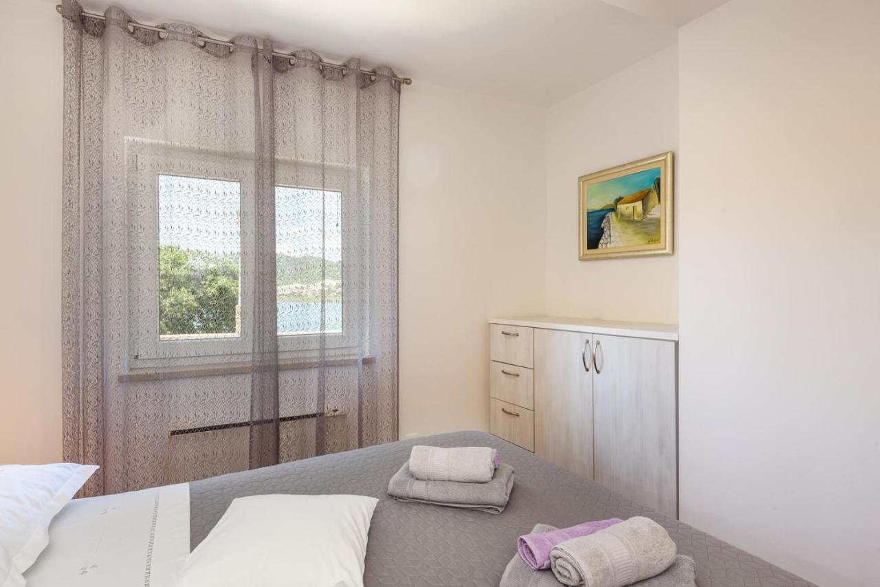 Apartment Jadranka With Sea View In Rogotin Exteriör bild